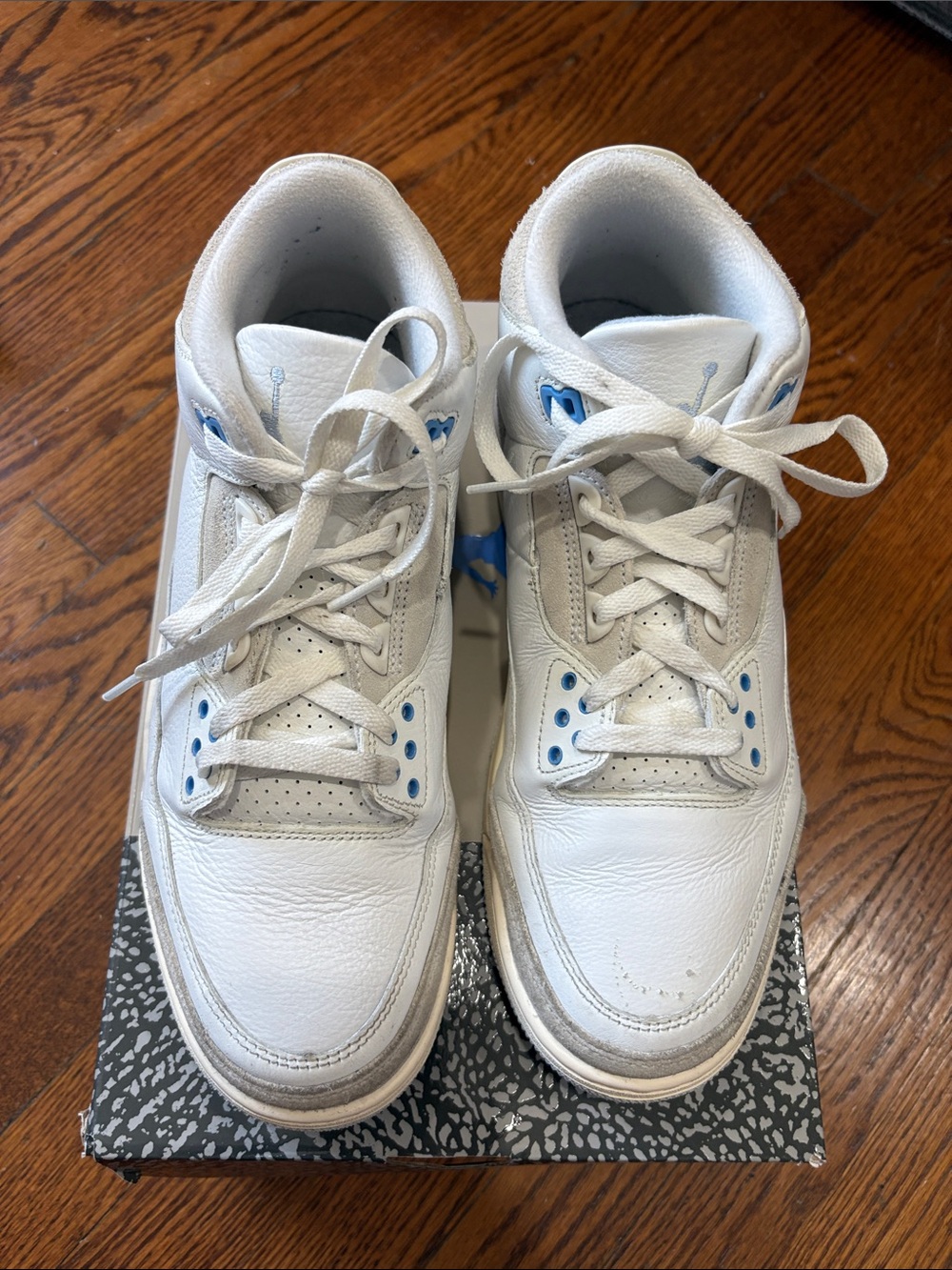 Nike air Jordan 3 retro size 10 White Leather Sneakers with Light Blue Accen